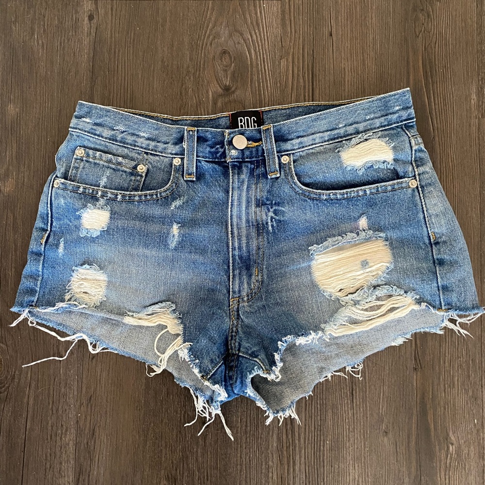 Women’s Urban Outfitters BDG Medium Wash Midrise Denim Shorts Size 27